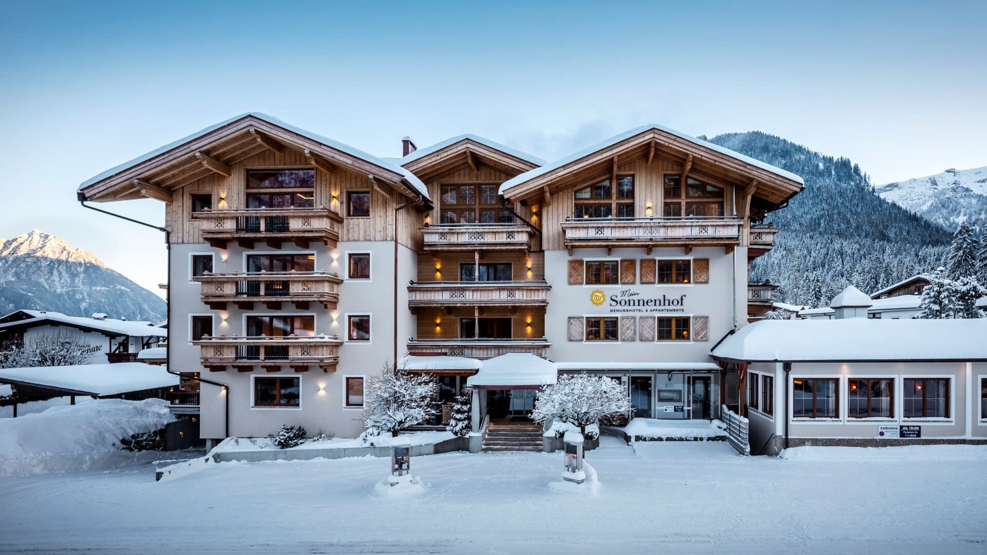 Hotel Sonnenhof im winterlichen Landschaftsbild