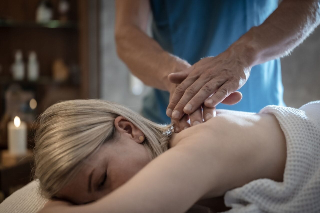 Entspannende Massage in einer ruhigen Umgebung.