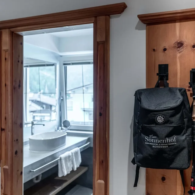 sonnenhof rucksack und wanderstöcke